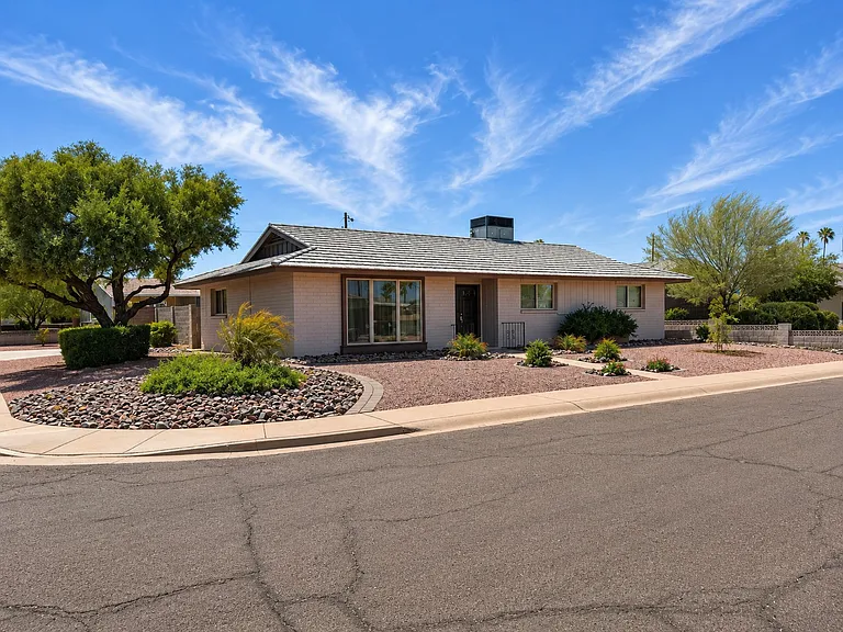 6522 E Palm Ln — Photo 2