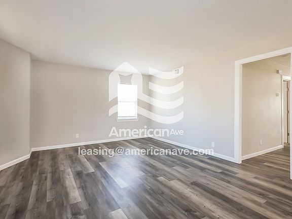 845587_003_wm_-_living_room_13415716.jpg