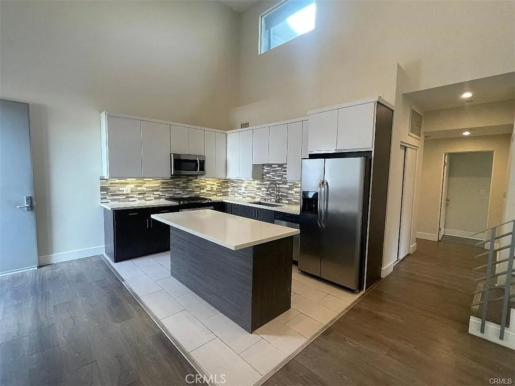 3 bed, 1291 sqft, $3,650 — Photo 4