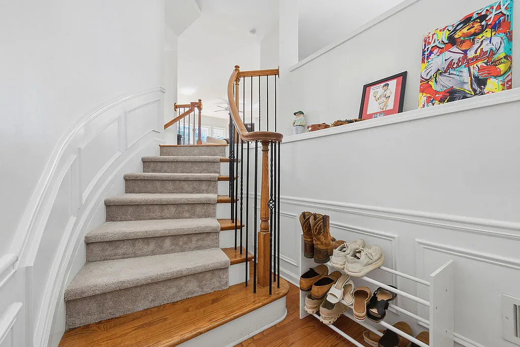 2428 Bridlewood Dr SE — Photo 3