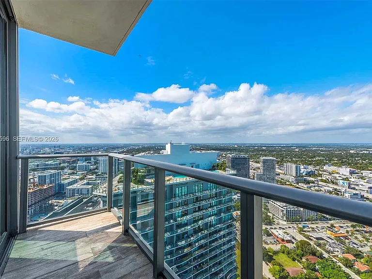 650 NE 32nd St #Penthouse 5201 — Photo 32