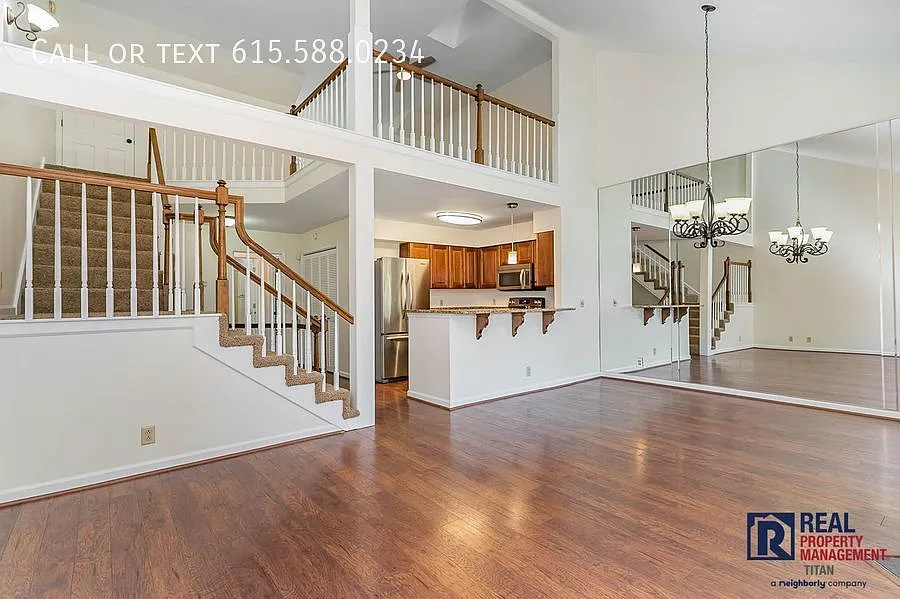 Fabulous Location! 2BR/2BA Brentwood Villa Townhouse — Photo 2