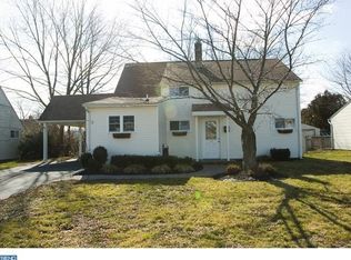 45 Great Oak Rd, Levittown, PA 19057