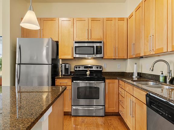 5th image of 220 Cedar St #402