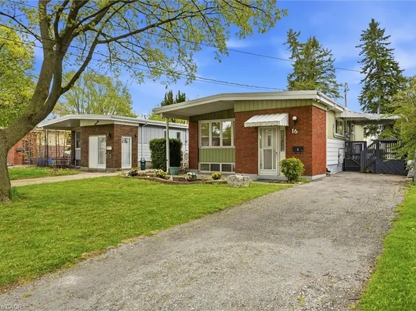 16 Ronaldshay Ave, Hamilton, ON L9A 3B1
