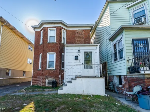 444 3rd Ave, Elizabeth City, NJ 07206