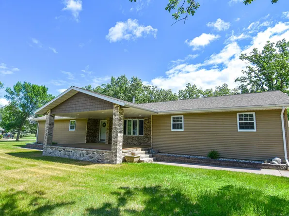 102 Colony Dr S, Karlstad, MN 56732