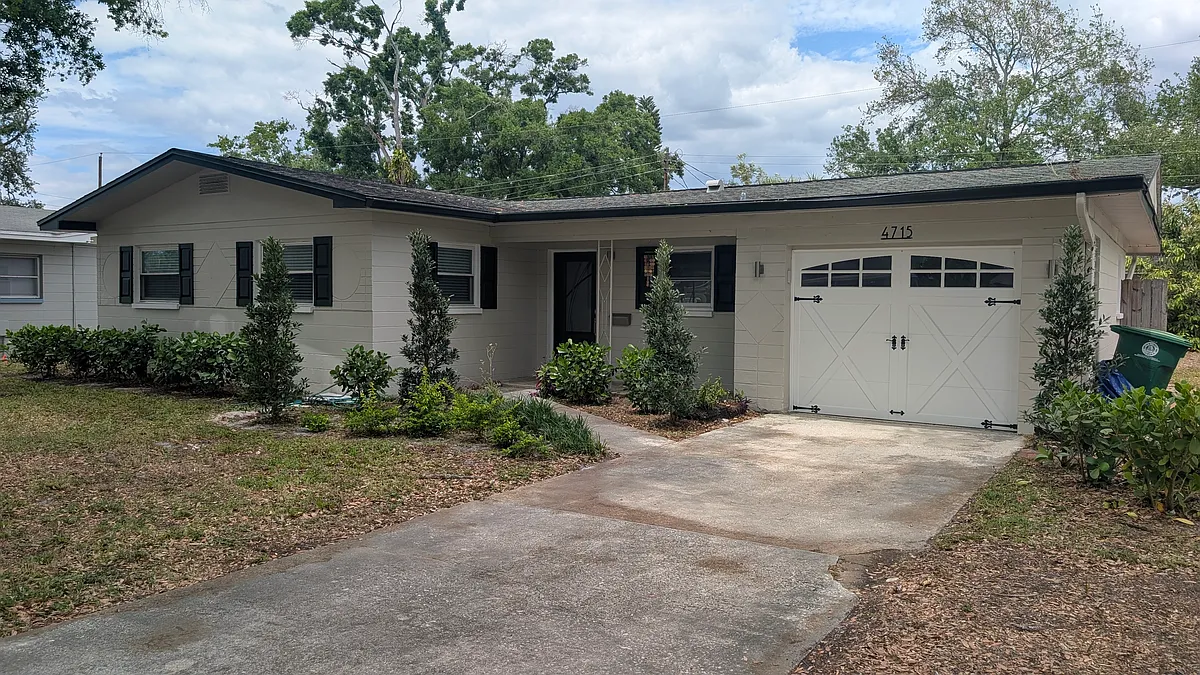 Building Photo - 4715 W Coachman Ave