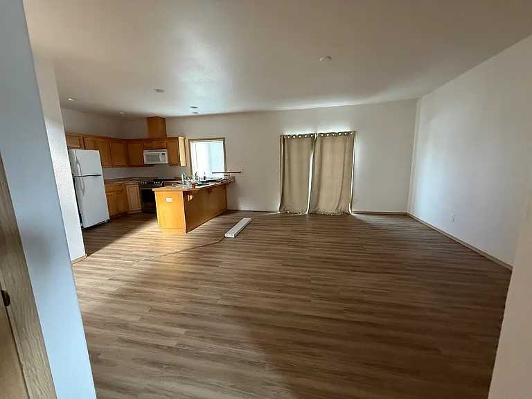 Bountiful Ave — Photo 3