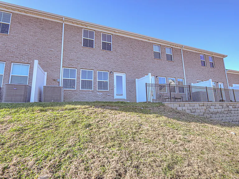 204 Douglas Bend Rd #1804 — Photo 12