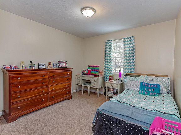 3rd image of 1917 Green Acres Ct