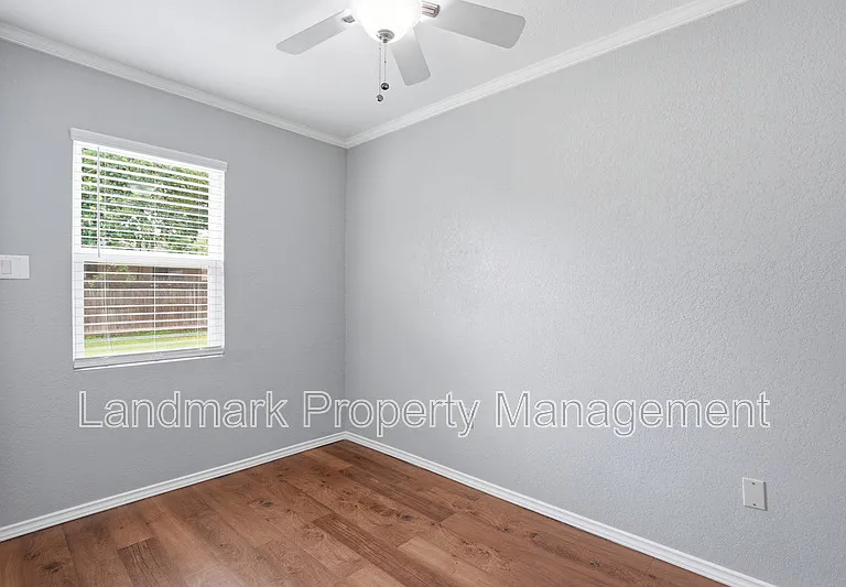 1122 Hidden Creek Dr — Photo 16