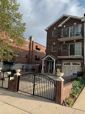 Rented by Aidonis Realty | media 14