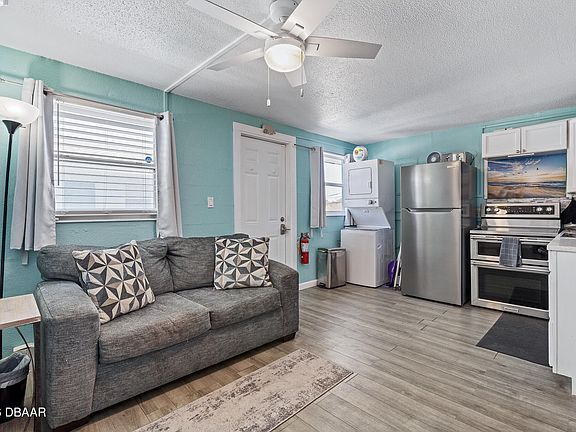 5th image of 406 Tyler Ave APT 19