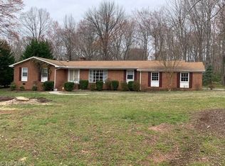 537 Dogwood Dr, Eden, NC 27288