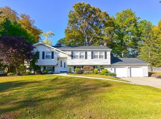 110 Fieldstone Pl, Wayne, NJ 07470