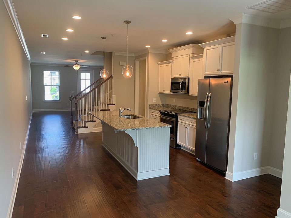 1st image of 1651 Hampshire Pl