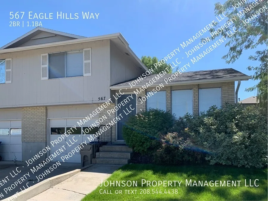 Spacious Eagle Duplex Near Golf Course Garage & Private Yard! — Photo 2