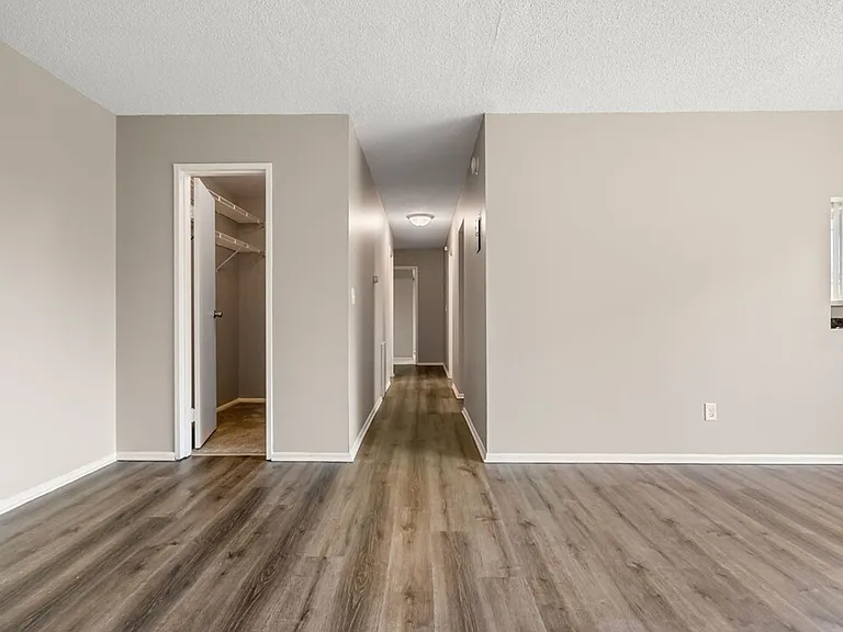 Granite City Apartments — Photo 33