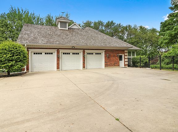3rd image of 1006 Ashley Ln
