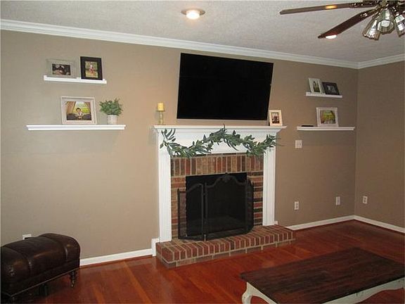 3rd image of 1012 Charlesmont Ct