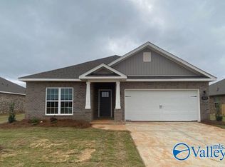 102 Saylor Rose Dr, New Market, AL 35761