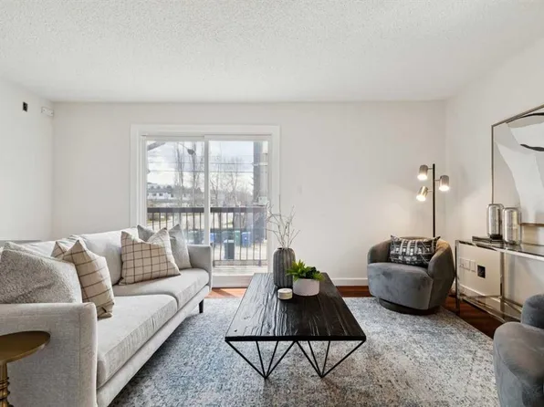 1939 S 33rd St SW #3, Calgary, AB T3E 2S6
