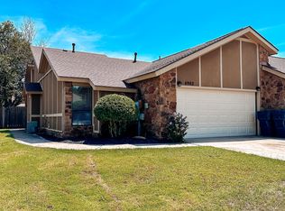 6902 N Spinnaker Ln, Oklahoma City, OK 73116