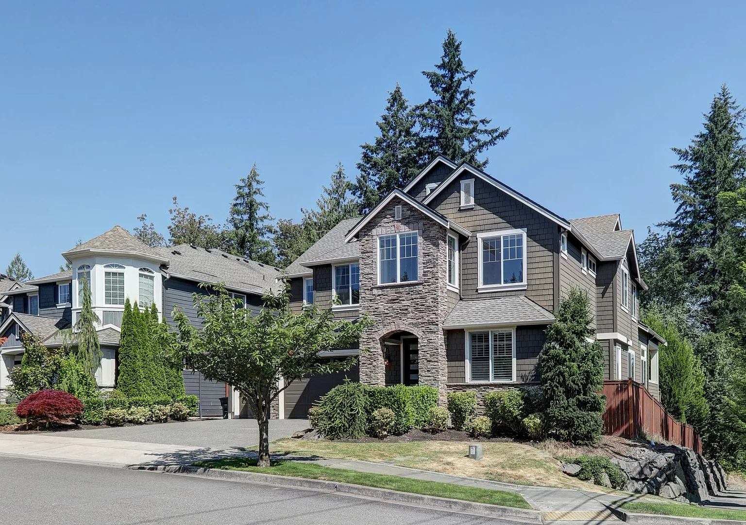 Stunning 5-Bedroom Sammamish Home with Main-Level Guest Suite — Photo 1