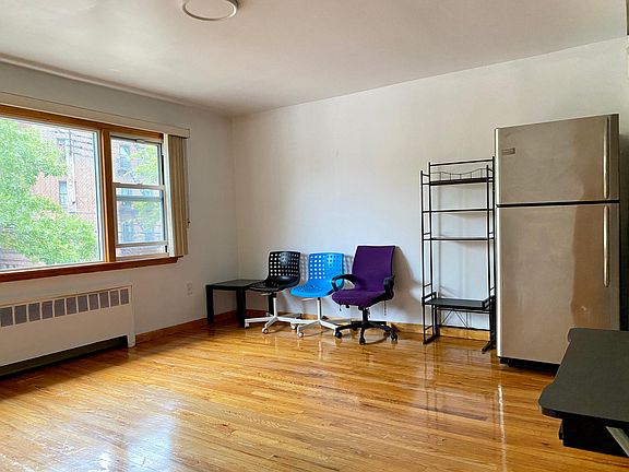 3rd image of 15702 Sanford Ave Floor 2