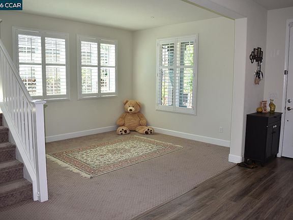 4th image of 582 Mandevilla Dr