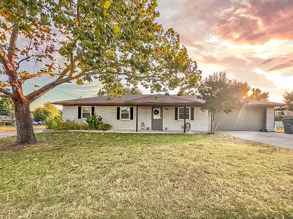 1301 Austin St, Bowie, TX 76230