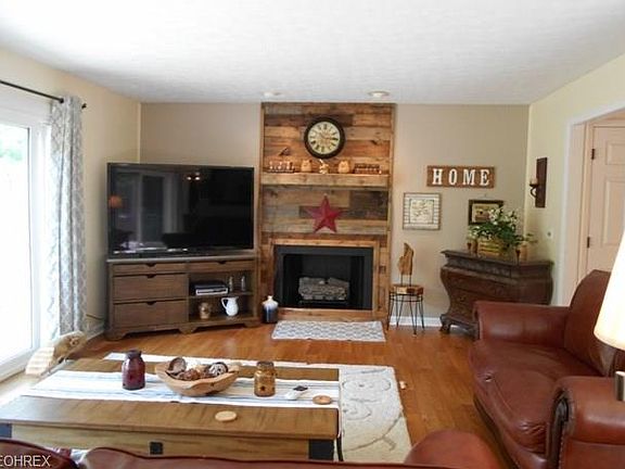4th image of 19239 Briarwood Ln
