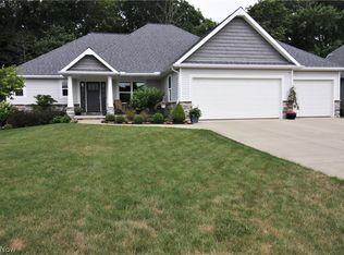910 Duck Hollow Cir, North Canton, OH 44720