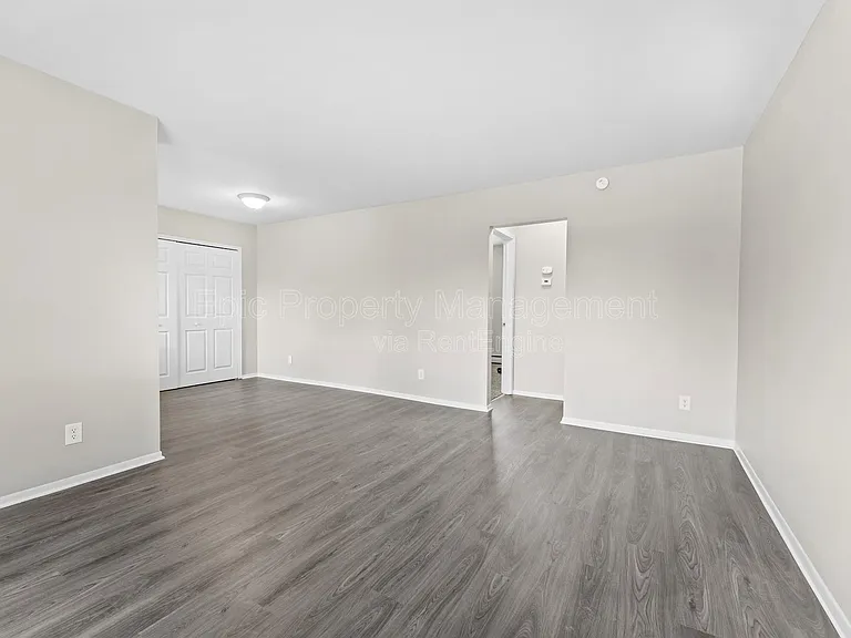 4064 Columbus St #6 — Photo 7