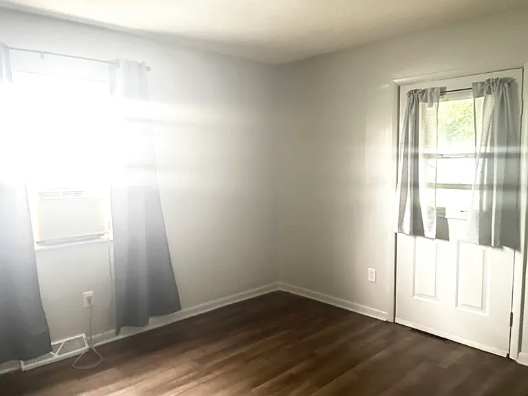 4005 Cleveland Rd E — Photo 10