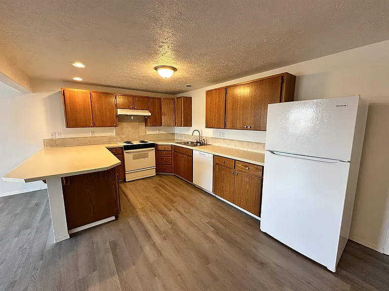1219 2nd Streetwebster Apartments — Photo 2