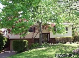 1320 Gloucester Dr, Edwardsville, IL 62025