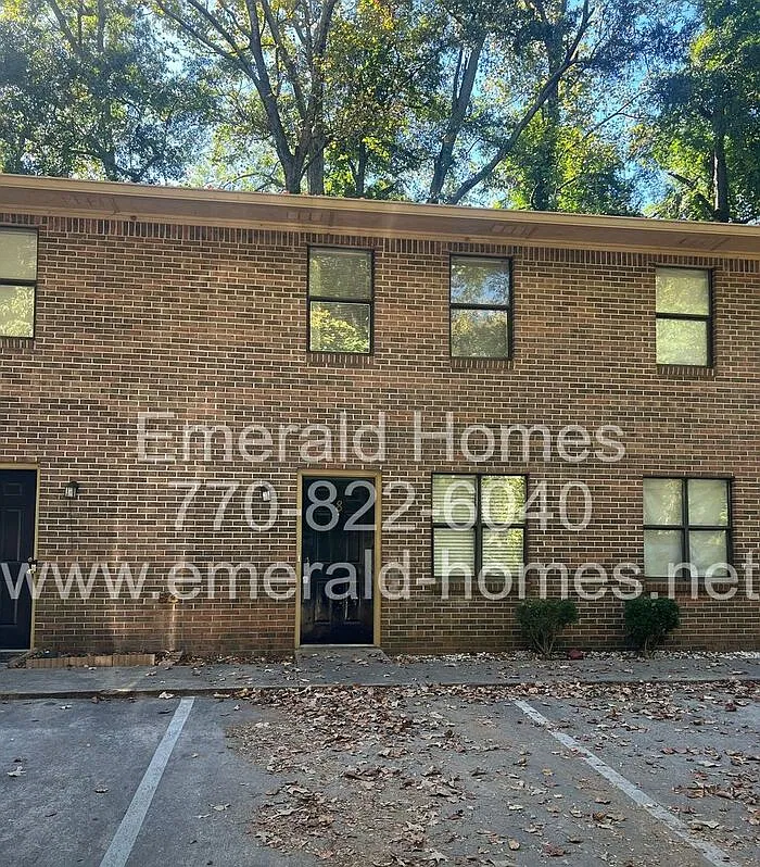 2 bed, 1.5 bath, 1050 sqft, $1,399 — Photo 2