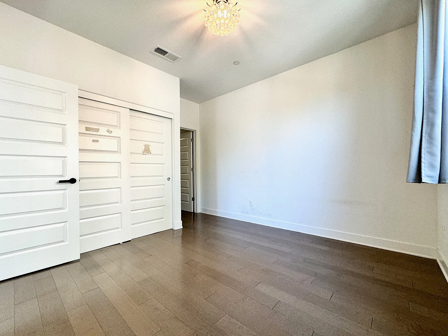 4 bed, 3.5 bath, 2026 sqft, $4,600 — Photo 4