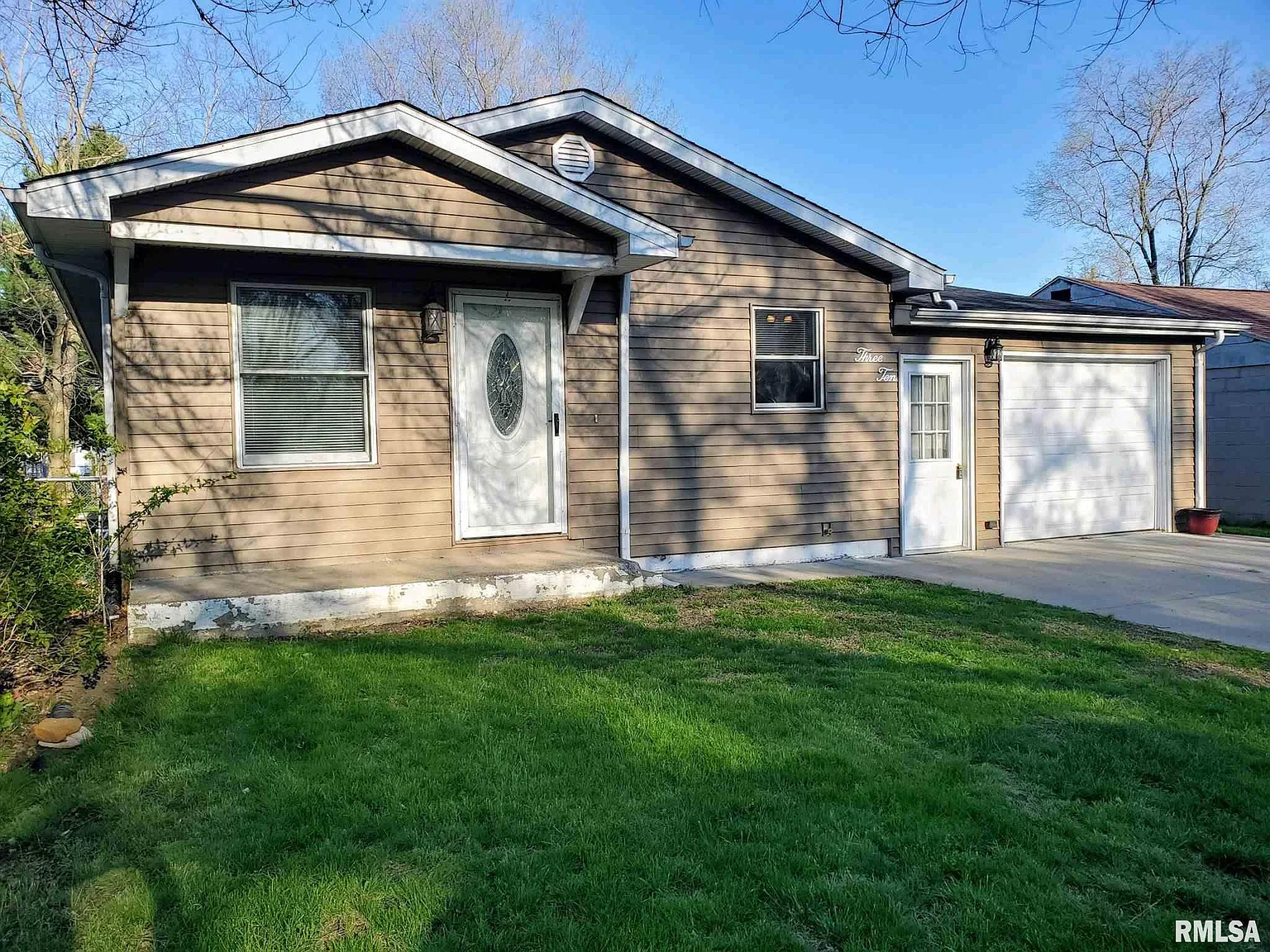 310 2nd St photo 1