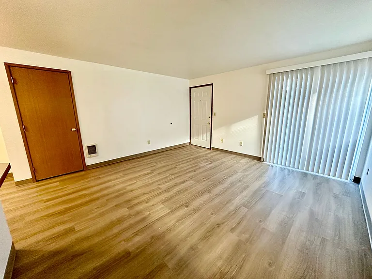 904 Juniper Ave — Photo 5