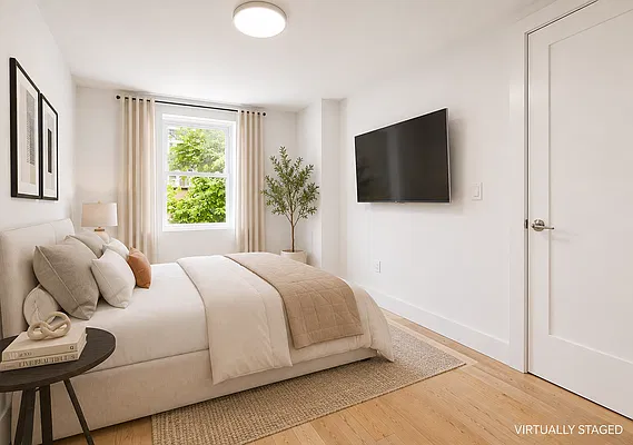 Bedroom, photo 1