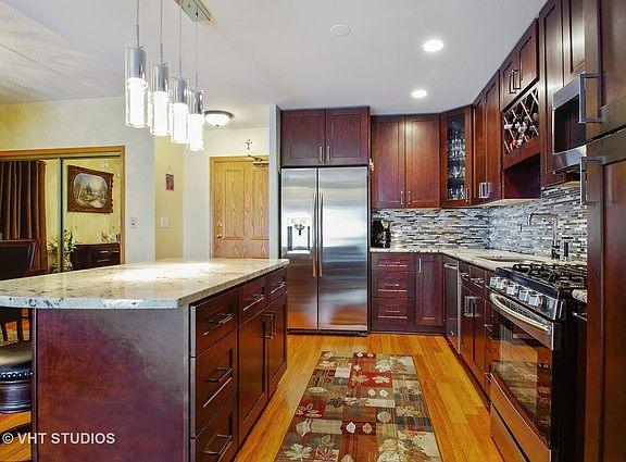 4th image of 7400 W Lawrence Ave Unit 330