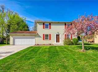 4526 Foresthill Rd, Stow, OH 44224