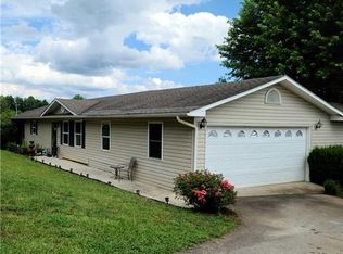 22 Star Rd, Marshall, NC 28753