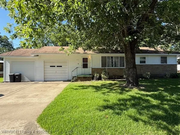 203 W G Ave, Heavener, OK 74937