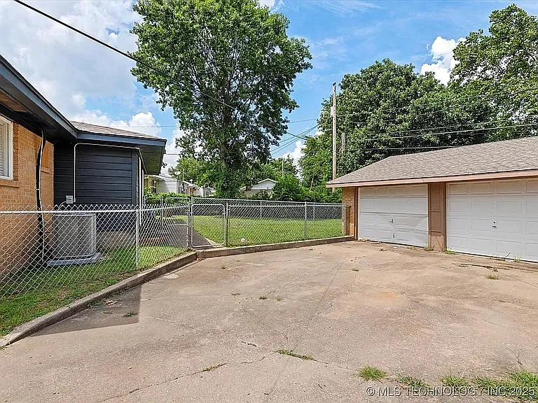 318 SE Avondale Ave — Photo 17