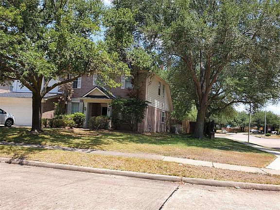 2nd image of 15702 Brookwood Lake Pl