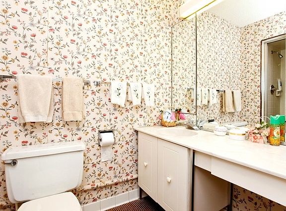 5th image of 400 High Point Dr Ph 10